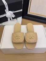 现货发售 *25 专柜 正品级 版本！！ 官方目录： 码数：35、36、37、38、39 34 40 41 需要定做跟客服 沟通 跟高:5Cm 2.5Cm 均配