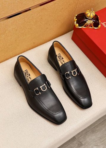 商品商标：Ferragamo 菲拉格慕 休闲皮鞋 正码码数: 38-44 45.46订制 商品材料：精选 进口头层小牛皮鞋面+原版五金扣，进口水染牛皮内里。强烈