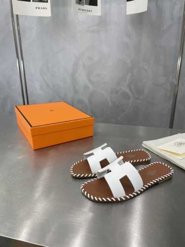 爱马仕 HerméS 经典 工 字拖 高品 原版编织工艺 款式经典 简约 此款主要对比的就是工艺 品质 爱马仕 HerméS 夏天开始不一样的夏天生活 爱马仕H