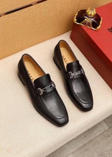 商品商标：Bally 巴利 休闲皮鞋 正码码数: 38-44 45.46订制 商品材料：精选 进口头层小牛皮鞋面+奢华五金扣，进口牛皮内里。强烈立体视觉效果，组