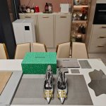 Balenciaga 2025经典双B扣系列 隆重上市 新品发售 秀场专卖订制款 2025官方限量版 磁铁盒 节日雪花礼品包装配套 全新单色包装盒 省去p图烦恼