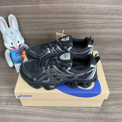 Asics Gel-Quantum Kinetic 舒适时尚 织物合成革耐磨 低帮 休闲跑步鞋 黑白灰 货号: 1203A270-023 包装:全套得物配件毒盒