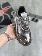 出厂价 实价 Versace 范思哲 正品代购级别，进口原版料，进口原版透气网布面料，拼接牛皮面，进口透气网布内里，时尚滴胶logo胶片搭配，印花图案垫脚，运动