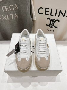 高版本出厂 prada 普拉达 25ss新款系带厚底小白鞋休闲运动鞋这款运动鞋延续经久不衰的轮廓，是新款经典单品采用小牛 精心制作， 提升格调 款式轻盈，四季皆