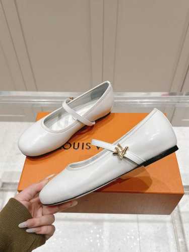 Louis Vuitton 路易威登春夏 村上隆 联名玛丽珍时装平底芭蕾舞鞋 春夏秀场出镜超多名模上脚 简约大方非常百搭 鞋面采用原版牛皮，Lv彩色老花标识点缀