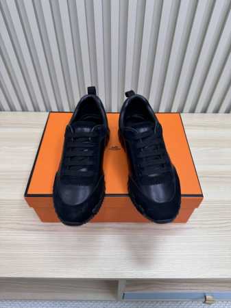 Hermes 爱马仕 顶级版本# 爱马仕H家经典 情侣款 休闲运动鞋 小牛皮运动鞋。超大轻盈鞋底装饰几何图案，意大利制造。在橡胶鞋底上饰以夸张“H”字母，斜体设 - 点击图像关闭