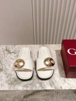 Gucci 沙滩拖鞋，钻G扣皮面拖鞋，百搭M多裙子 裤子，网红搭配不同颜色袜子穿也超级洋气，Gucci经典老花布面 烫钻扣牛皮面 Tpu防滑大底 Zp开模中底垫