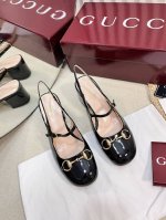 G家新款Gucci马衔扣露跟浅口后系带凉鞋粗跟漆皮凉鞋 顶级版本、欢迎比对. 原版1:1复刻 鞋面：进口高档牛漆皮 内里 垫脚：全粒纹高档小羊皮 鞋底：意大利顶