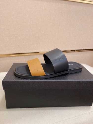 工厂p价 prada 拖鞋 顶级代购 男士春夏拖鞋专柜同步 鞋面意大利进口牛皮搭 标志图形高品质工艺 鞋底 原厂特供原版底 独家活动成型底超级舒适 原厂跟单货