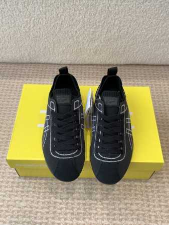 鬼塚虎Onitsuka Tiger SCLAW以经典重塑未来，SCLAW系列延续了Onitsuka Tiger的标志性设计语言，同时注入现代潮流元素。鞋身线条流 - 点击图像关闭