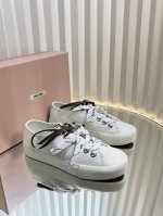 Miumi* 25Ss 复古风饼干鞋休闲帆布鞋双鞋带布鞋 颜值担当火爆双鞋带布鞋 不得不入的一款 简约高级 随意搭配上脚非常舒适 年度必入款 春夏最新走秀款布鞋
