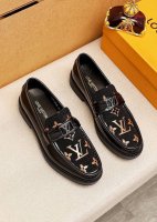 商品商标：Louis Vuitton 路易威登 休闲皮鞋 正码码数: 38-44 45.订制 商品材料：精选 进口胶料加开边珠鞋面+奢华五金扣，进口头层牛皮内里