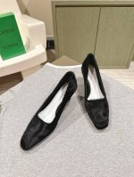 原版复刻 马毛单鞋 BOTTEGA VENET* 跟高 4.5cm对标对版 五金原版一致 请对比官图 原版马毛材质 对版 一致，原版一比一做法 跟型，豹纹 当今
