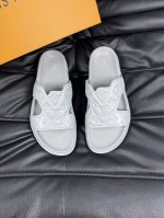 38-45 Louis V*高端精品 奢品拖鞋 1:1高端品质 休闲阳光宽松舒适型 最高版本高品质精品 经夏季必入哦