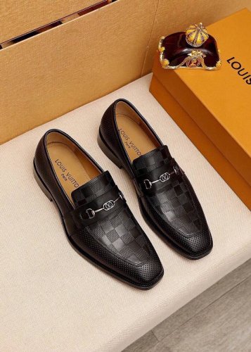 商品商标：Louis Vuitton 路易威登 休闲皮鞋 正码码数: 38-44 45.46.47订制 商品材料：精选 进口头层小牛皮压花鞋面+奢华五金扣，进口