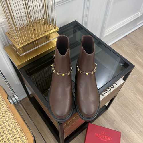 Valentino 华伦天奴 2024 V家2024秋冬新品 专柜主打爆款经典款柳钉厚底短靴系列 鞋面：进口牛皮 内里：羊皮 大底：原版开模pu发泡大底 跟高：