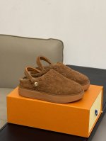 顶级版本 louisvuitt on fw23 new arrival～ L v aspen 水台拖鞋 L家秋冬勃肯毛拖鞋新品 经典monogram老花压印麂皮