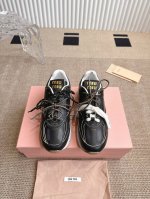 Miu Miu 缪缪 最新款复古风老爹鞋 运动鞋 颜值担当火爆款运动鞋 不得不入的一款 做旧肘尚 筒約高級随意搭配上脚非常舒 适 年度必入款 最新走秀款运动老爹