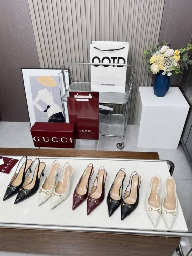 真皮底+50 原单品质Gucci2025春夏新品牛皮压花高跟鞋，顶级品质发售购入正品开发原版压花工艺经典双G老花面，内里羊皮配合意大利原板材质与工艺原版一致 码