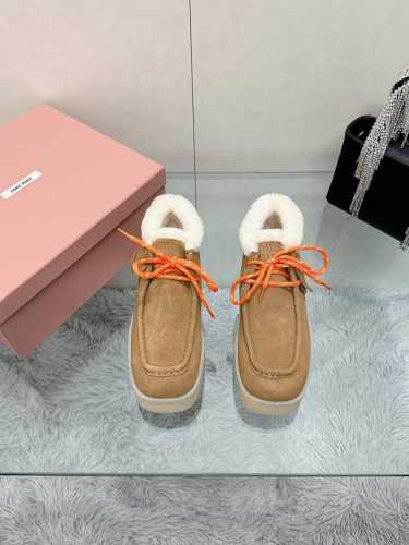 工厂价： 真皮真毛货真价实 最新款MiuMiu* 缪缪秋冬新款厚底高帮乐福鞋方头设计，简约舒适，拥有了不受限的百搭 出行必备，羊毛内里垫脚，能温暖整个秋冬季乐福