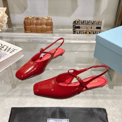 工厂p价p ，25年新款上市走秀明星新品时尚潮流 prada 普拉达 方头高跟方跟粗跟凉鞋后空单鞋。鞋面采用进口牛漆皮，开边珠、内里垫脚为进口羊皮，意大利注塑真