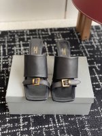 代购级 balenciaga巴黎世家 25Ss 夏季新款 高跟方头拖鞋 将时髦发挥到极致的 巴黎世家方头时装鞋 巴黎世家的鞋子绝对开了挂 每一双都想去入 因为真