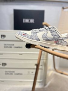 迪奥联名# Nk Sb Dunk Low Dior迪奥联名 周年高端定制 低帮休闲板鞋 #大厂纯原品质出货 超高清洁度 皮料切割干净无任何毛边 细节完美Sj25