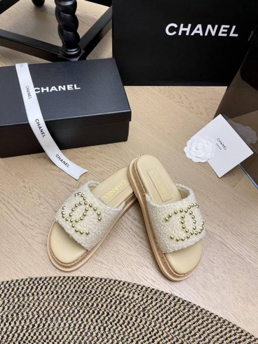 chanel 24C春夏新款拖鞋 爆款拖鞋来啦~ 断货王！ 鞋面：定制进口小羊皮 布 内里垫脚：小羊皮 跟高：2Cm 码数：35-41 40 41定制不退换