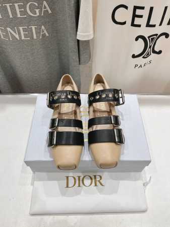 高版本出厂 Dior*迪奥D家2025Ss新款搭扣玛丽珍乐福鞋走秀款芭蕾舞鞋！顶级版本～ 超级仙女范的芭蕾舞鞋，鞋子蛮有看点，方头鞋头 ！颜值超高、个性又时尚、 - 点击图像关闭