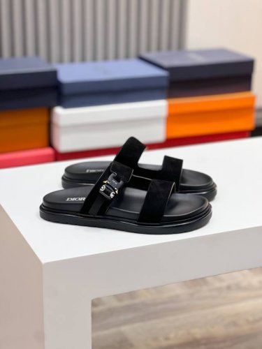 Dior 顶级版 Size39-44 38.45定做 Ss迪奥最新男款拖鞋必备 Dior Alias男士真皮拖鞋 这款 Alias 凉鞋夏季新品 彰显休闲高雅的