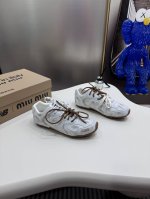 橙子出厂价 ，男码+10 Miu Miu New Balance联名款 NB复古休闲运动鞋 德训鞋阿甘鞋 情侣款 新色 做旧 经典NB530运动鞋中汲取灵感，推