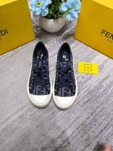 橙子出厂价P Fendi 芬迪春夏新款 老花帆布鞋 休闲鞋运动鞋 新款Domino帆布运动鞋成为深受喜爱的一款鞋履，对于想打造简约且具有Fendi特色造型的人士