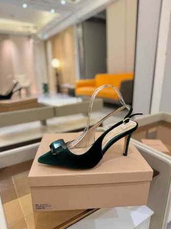 价格P： Gianvito Rossi 2025新款拖鞋 原版开发 顶级版本 代购品质 超美的大宝石高跟凉鞋。大颗宝石璀璨夺目，仿佛把星辰踩在脚下，瞬间成为人群 - 点击图像关闭