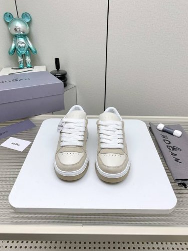 出厂女 男 高版本 Hogan 2025Vs最新款运动休闲系列 松糕厚底休闲鞋 流行 H拼色工艺~休闲运动鞋履精湛手工设计融入军装元素，兼职实用与个性造型感;多