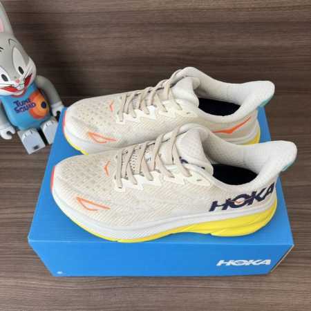 顶级Hoka One One Clifton 9 香槟白黄 克里夫顿系列 鞋面:采用轻盈透气的针织网面和纱线，增强鞋面的强度和支撑性能 搭配柔软的鞋舌 让双脚在 - 点击图像关闭