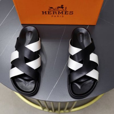 出厂价pp： 品牌：爱马仕 标准码：39-44 等级：官网同款 材料：原版皮料设计 原版轻便耐磨成型大底 款式类别：男士时尚凉拖鞋 尊贵奢侈品大牌元素 顶级奢华