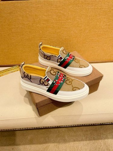 工厂p价 Gucci 古奇最新款 时尚休闲男鞋 爆款版型简洁大气 潮男专属.独有的官网最新品牌原版装饰 时尚又大方 面料原版牛皮透气羊皮内里 官网指定耐磨休闲大