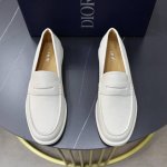 出厂价Pp： 品牌：迪奥Dior 标准码：男码38 44 45可以定做 等级：官网同款 材料：原版牛皮拼接 牛皮内里 原版Tpu耐磨柔软大底 款式类别：休闲运动