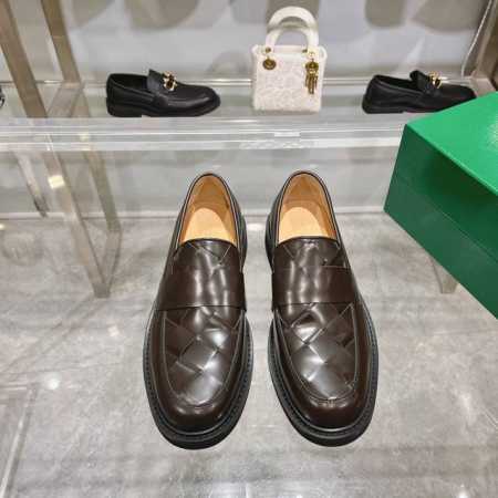 Bv 顶级p: Size: 39-44 38 45 订不退换 葆蝶家 24 新春款！厚底圆头乐福鞋！原板开模eva大底！超轻超舒服！进口牛皮！固色牛里！ - 点击图像关闭