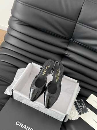 Chanel 经典slingback后空凉鞋 前几年一直在做这个款 今年我们还是重新购版，再次精细copy。 发现新版面的鞋面线条和形体舒适度都做了微调！ 这个 - 点击图像关闭