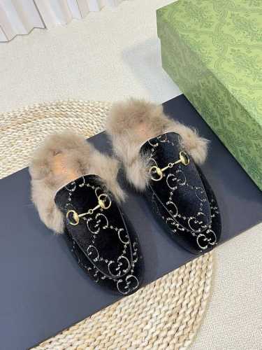 全新升级顶级版本 GUCCI 系列2024专柜最新色来了～托斯卡纳羊毛拖 细节面料采用原版材质 经典时尚托斯卡纳羊毛 毛拖系列 3D打印皮面 原版羊羔毛鞋面 原