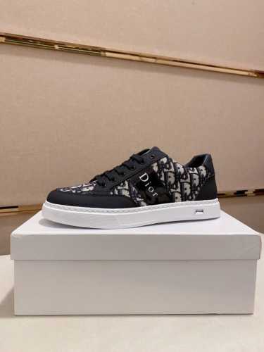 迪奥 Dior 新款休闲运动风男鞋，全新春夏季款设计，完美做工，系带懒人款打造装柜品质，鞋面：进口头层牛皮，羊皮内里柔软舒适，超轻TPU耐磨大底、简约、百搭风时