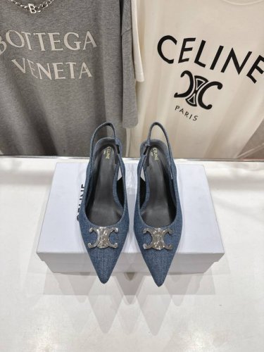 高版本出厂 Celine 赛琳25Ss 早春最美黑银尖头小猫跟高跟鞋～ 思琳标志性的五金扣高级优雅 上脚显瘦得来超有气质～百搭日常着用都是一绝的单品！5Cm的小