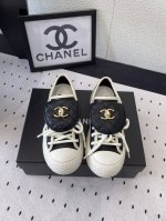 Chanel春夏新款书包单鞋 超级喜欢这系列了 换上这款书包扣帆布鞋 感觉整个人心情都超级Nice 进口牛皮 帆布鞋面 牛皮内里 原版耐磨Tpu大底 Size：