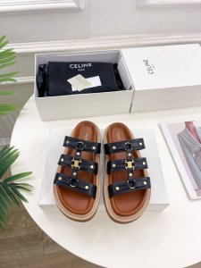 橙子出厂价p celine 赛琳 最新爆款 凯旋门复古罗马凉鞋拖鞋 这一季的赛琳真的是开了挂 太有特色了 今年必须要入手一双拖鞋 复古风经典款超级百搭 简单大气