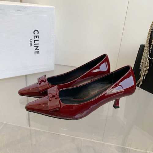 小牛皮： Celine 2025春夏小猫跟，尖鞋头造型，柔美的露脚设计，脚踝绑带。TRIOMPHE T字绑带设计，配有金属 TRIOMPHE标志性元素绑带， 上