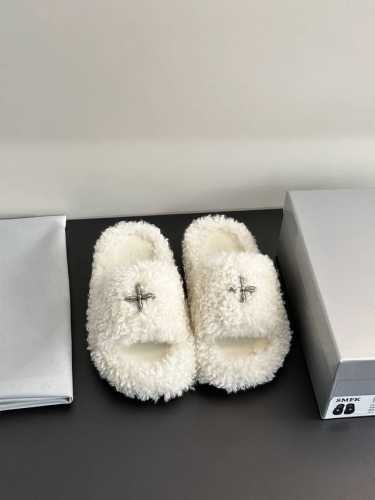 小众设计师品牌毛拖 时髦精每年必关注的鞋履品牌，它家设计总能让你勇于突破和创新无论日常休闲还是机能感混搭能带来卓越舒适体验与时尚感的双重体验 鞋面材质：舒适长卷