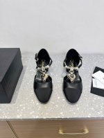 牛皮 Chanel 小香 25Ss早春新款 粗跟玛丽珍 单鞋 复古法式优雅感，高级感十足 香奶奶菱格中空玛丽珍凉鞋，最近很火的一双凉鞋！露脚设计直接拉长腿型！很