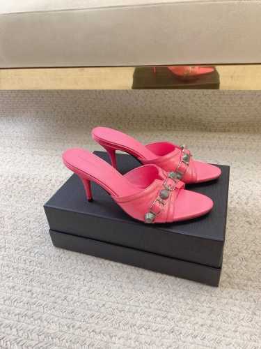 BALENCIAG*SS25经典款铆钉饰高跟拖鞋 原版套楦 顶级品质材质鞋面：进口牛皮垫脚：进口羊皮里大底：真皮大底码数：35-39 40、41定做不退不换