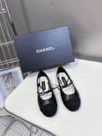 350 Chanel香奈儿25P春夏玛丽珍绑带单鞋 好看的小香玛丽珍芭蕾单鞋，喜欢的明星和红人都在穿，让我更加喜欢这款鞋少女心爆棚，穿上就仙，可以搭配各种风格白